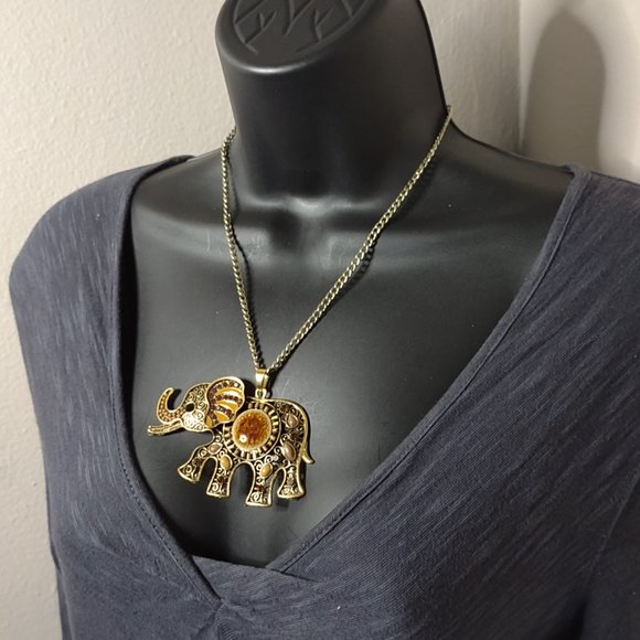 Awesome Large Decorative Elephant Pendant Necklace 18 Inches Long - Picture 8 of 13